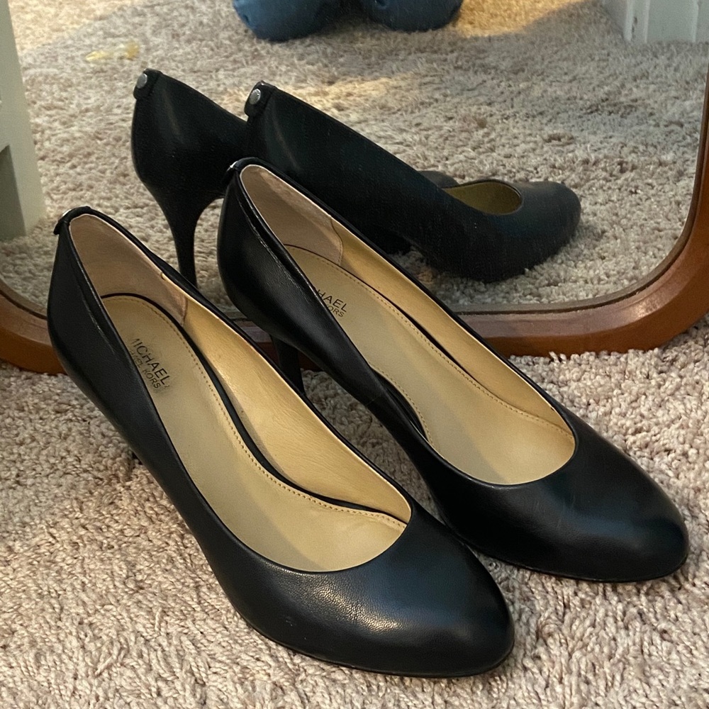 Michael Kors leather pumps